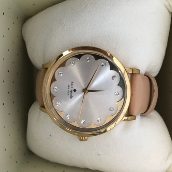 Metro Scallop Watch In Vachetta